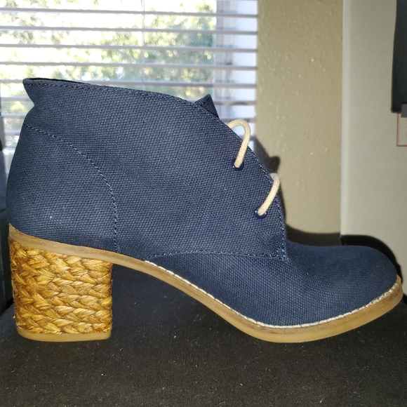 Lucky Brand Hale lace up booties 8.5 - Picture 8 of 14